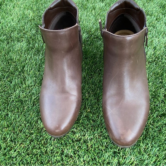 TROTTERS Womens Major Round Toe Block Heel Leather Booties Brown 10.5 M - Picture 2 of 10